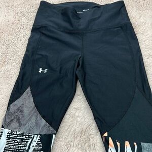 Under Armour size small black abstract print leggings